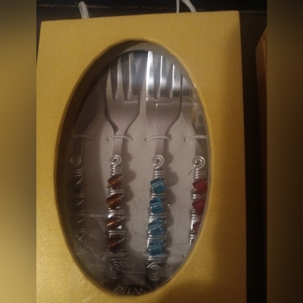 New Wild Eyes Designs Set of appetizer forks and spreaders .